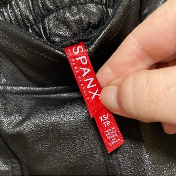 Spanx Black Faux Leather Like Pull On Jogger Pants NWOT - Picture 13 of 15